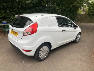 Used Ford Fiesta 75 HP (55 kW) 2015 White Hatchback