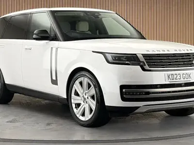 Used Land Rover Range Rover HSE 300 HP (220 kW) 2023 Ostuni pearl white SUV