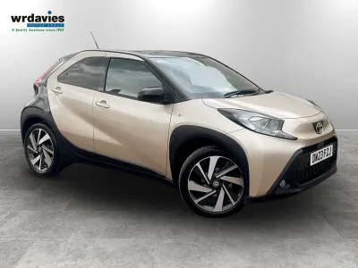 Used Toyota Aygo X 72 HP (52 kW) 2023 Ginger beige bi tone SUV