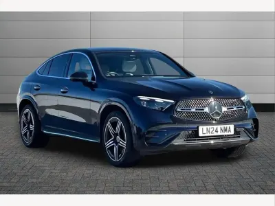 Begagnad Mercedes GLC300e AMG Line Premium 254 HK (186 kW) 2024 Blå Sportkupé