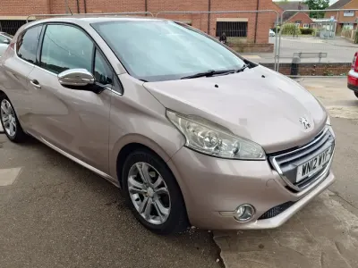 Used Peugeot 208 Allure 2012 Pink Hatchback