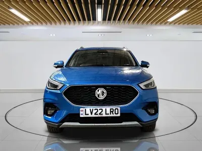 Käytetty MG ZS Exclusive 111 HP (81 kW) 2022 Sininen Katumaasturi