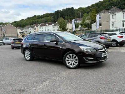 Used Vauxhall Astra Elite 165 HP (121 kW) 2014 Brown Estate