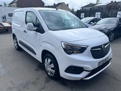 Usado Vauxhall Combo Sportive 100 CV (73 kW) 2021 Blanco Monovolumen