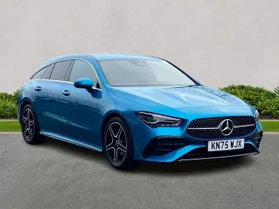 Begagnad Mercedes CLA180 Executive 136 HK (100 kW) 2025 Blå Sedan
