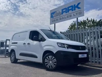 Used Peugeot Partner Premium 100 HP (73 kW) 2023 White MPV