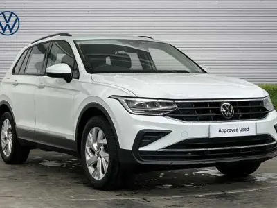 Käytetty VW Tiguan Life 150 HP (110 kW) 2023 Valkoinen Katumaasturi