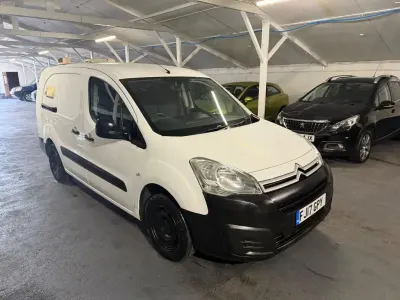 Used Citroën Berlingo 100 HP (73 kW) 2017 White MPV