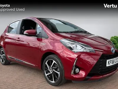 Used Toyota Yaris Hybrid 101 HP (74 kW) 2019 Red Hatchback