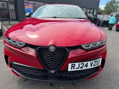 Begagnad Alfa Romeo Tonale Sprint 276 HK (202 kW) 2024 Röd SUV