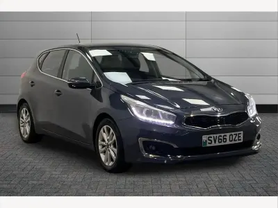 Begagnad Kia Ceed 136 HK (100 kW) 2016 Blå Halvkombi