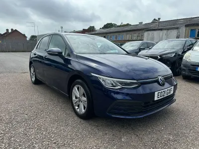 Usado VW Golf VII Life 150 HP (110 kW) 2021 Azul Citadino