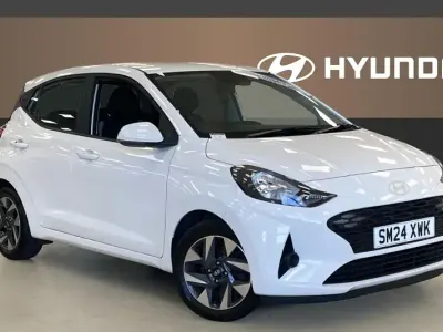 Używany Hyundai i10 Advanced 63 KM (46 kW) 2024 Biały Hatchback