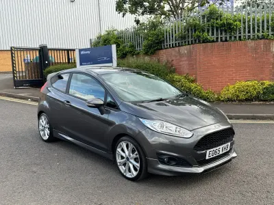 Used Ford Fiesta Zetec 75 HP (55 kW) 2015 Grey Hatchback