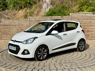 Used Hyundai i10 Premium SE 87 HP (63 kW) 2016 White Hatchback