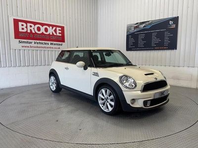 Używany Mini Cooper S Hatch 184 KM (135 kW) 2014 Biały Hatchback