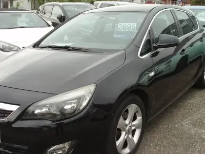 Begagnad Vauxhall Astra SRi 165 HK (121 kW) 2011 Svart Halvkombi