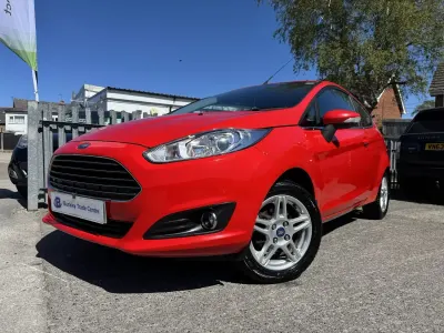 Używany Ford Fiesta Zetec 2014 Czerwony Hatchback