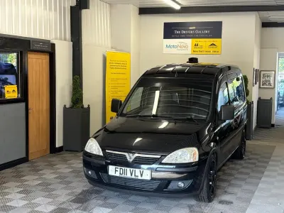 Second-hand Vauxhall Combo 2011 Negru Monovolum