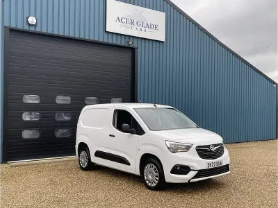 Begagnad Vauxhall Combo Sportive 100 HK (73 kW) 2022 Vit Minibuss