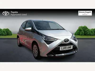 Used Toyota Aygo X-play 72 HP (52 kW) 2019 Silver Hatchback