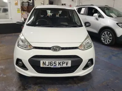 Used Hyundai i10 65 HP (47 kW) 2015 White Hatchback