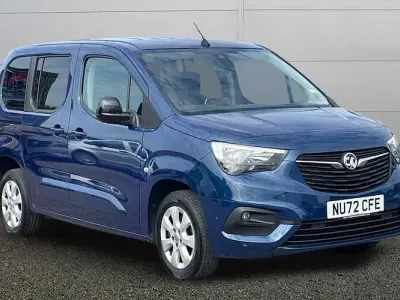 Używany Vauxhall Combo 131 KM (96 kW) 2021 Niebieski Minivan