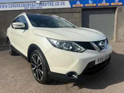 Used Nissan Qashqai Tekna 2016 White SUV