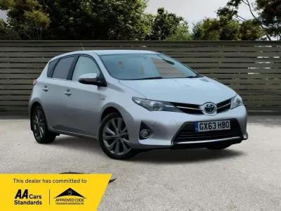 Used Toyota Auris Hybrid 136 HP (100 kW) 2013 Silver Hatchback