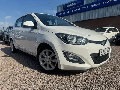 Used Hyundai i20 Active 84 HP (61 kW) 2013 White Hatchback