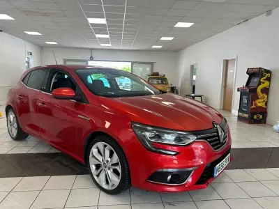 Used Renault Mégane Signature 2017 Red Hatchback