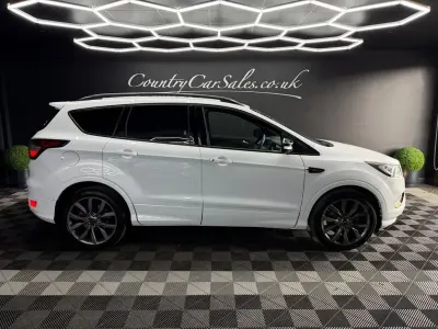 Używany Ford Kuga ST-Line 150 KM (110 kW) 2019 Biały SUV