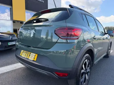 Begagnad Dacia Sandero Journey 90 HK (66 kW) 2023 Grön Halvkombi