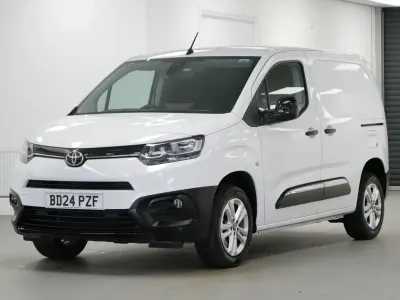 Used Toyota Proace Design 130 HP (95 kW) 2024 White MPV