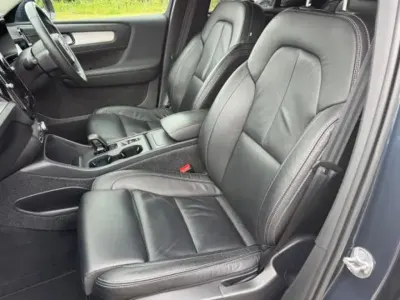 Used Volvo XC40 Momentum 2022 Blue SUV