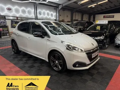 Used Peugeot 208 GT-line 110 HP (80 kW) 2016 White Hatchback