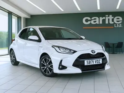 Used Toyota Yaris Hybrid Design 116 HP (85 kW) 2022 White Hatchback
