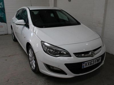 Second-hand Vauxhall Astra Elite 115 CP (84 kW) 2013 Alb Hatchback