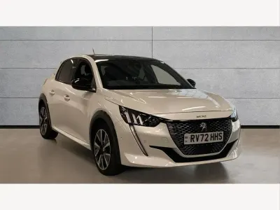 Used Peugeot 208 GT-line 130 HP (95 kW) 2022 White Hatchback