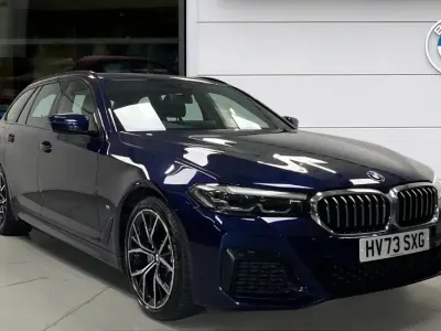Begagnad BMW 520 M Sport 187 HK (137 kW) 2023 Blå Kombi