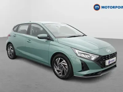 Used Hyundai i20 Advanced 101 HP (74 kW) 2025 Green Hatchback