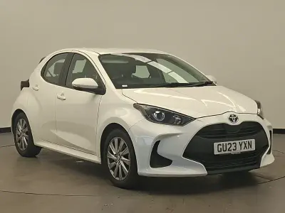 Usado Toyota Yaris Hybrid 116 HP (85 kW) 2023 Branco Citadino