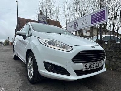 Used Ford Fiesta Zetec 82 HP (60 kW) 2015 White Hatchback