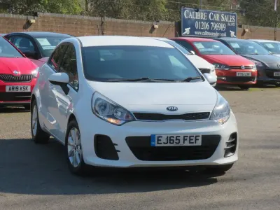 Begagnad Kia Rio 2015 Vit Halvkombi