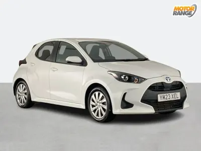 Used Toyota Yaris 114 HP (83 kW) 2023 White Hatchback