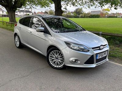 Używany Ford Focus Zetec 115 KM (84 kW) 2012 Srebrny Hatchback