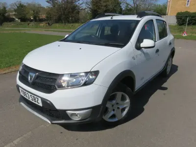 Usado Dacia Sandero Ambiance 90 HP (66 kW) 2014 Branco Citadino