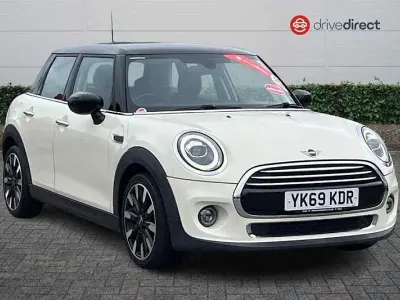 Używany Mini Cooper Exclusive 136 KM (100 kW) 2020 Biały Hatchback