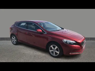 Used Volvo V40 SE 2015 Red Hatchback