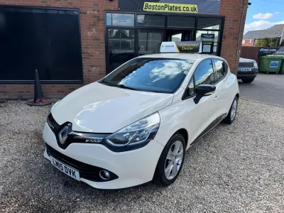 Used Renault Clio Dynamique 90 HP (66 kW) 2015 White Hatchback